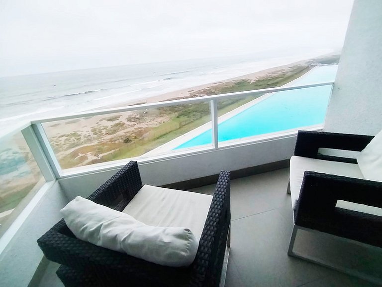 ¡Escapada Perfecta con Vistas al Mar y Laguna!