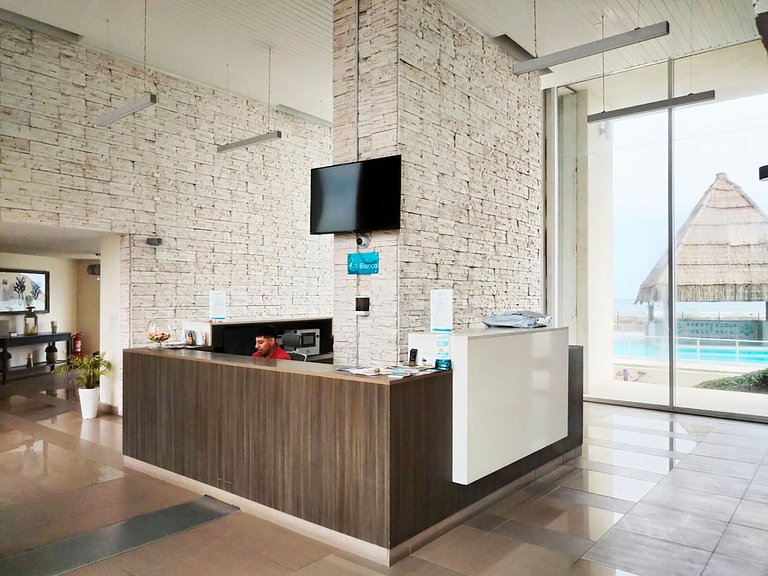 Smart Host Rentals- Estilo y espacio frente al mar