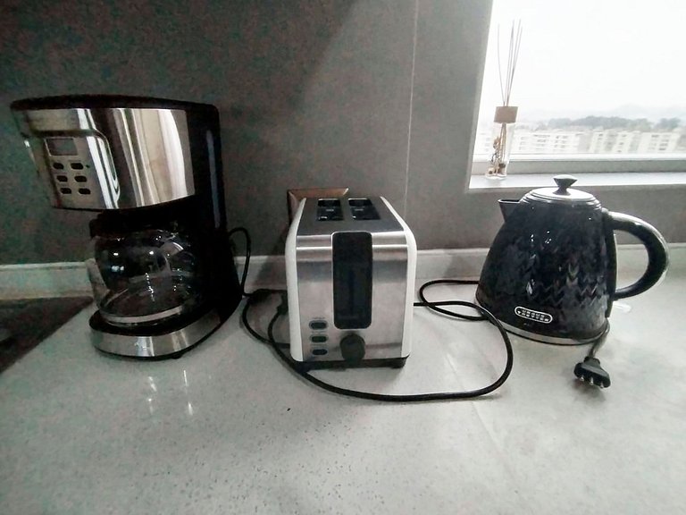 Smart Host Rentals- Estilo y espacio frente al mar