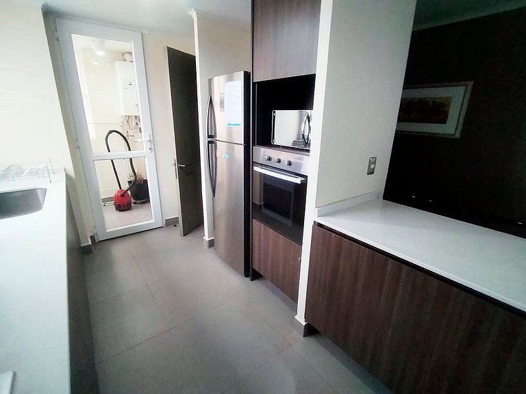 Smart Host Rentals- Estilo y espacio frente al mar