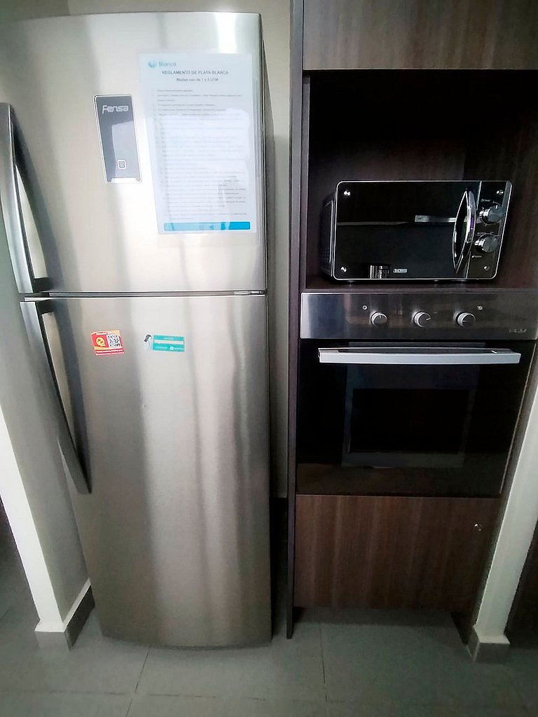 Smart Host Rentals- Estilo y espacio frente al mar