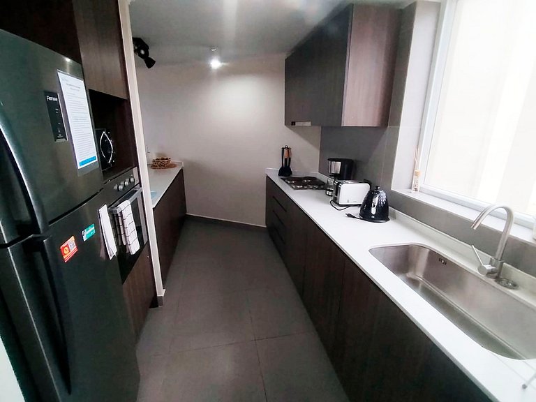 Smart Host Rentals- Estilo y espacio frente al mar