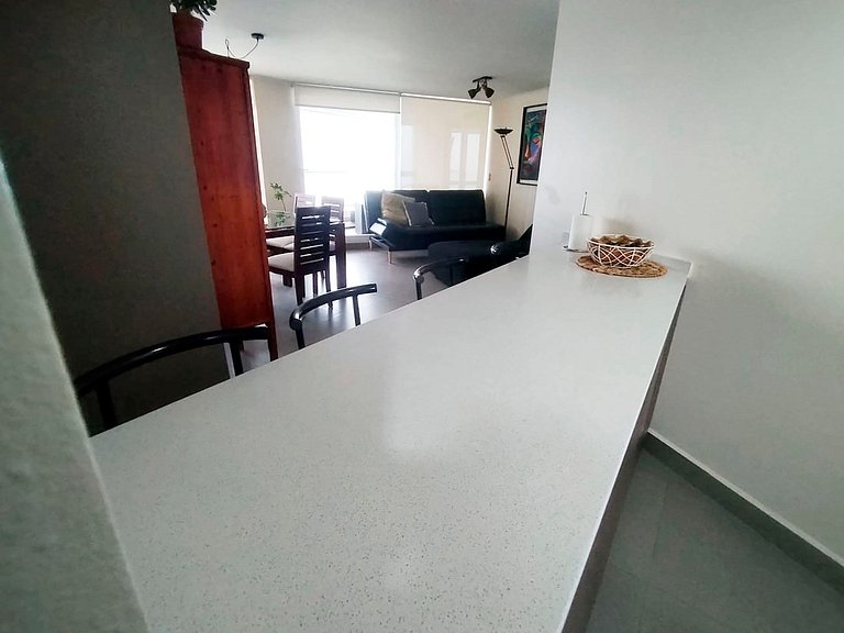 Smart Host Rentals- Estilo y espacio frente al mar