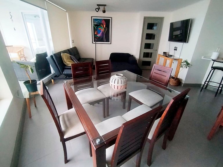 Smart Host Rentals- Estilo y espacio frente al mar