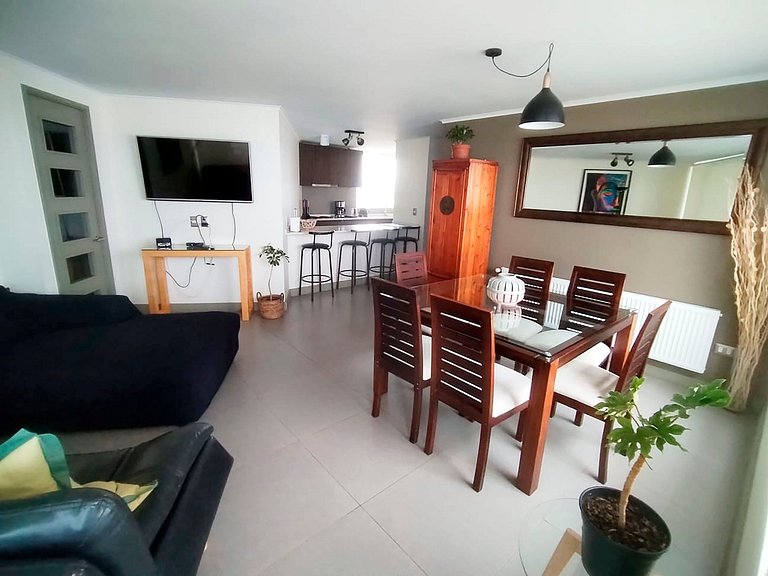 Smart Host Rentals- Estilo y espacio frente al mar