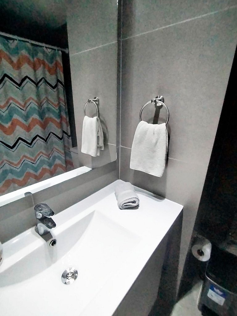 Smart Host Rentals- Estilo y espacio frente al mar