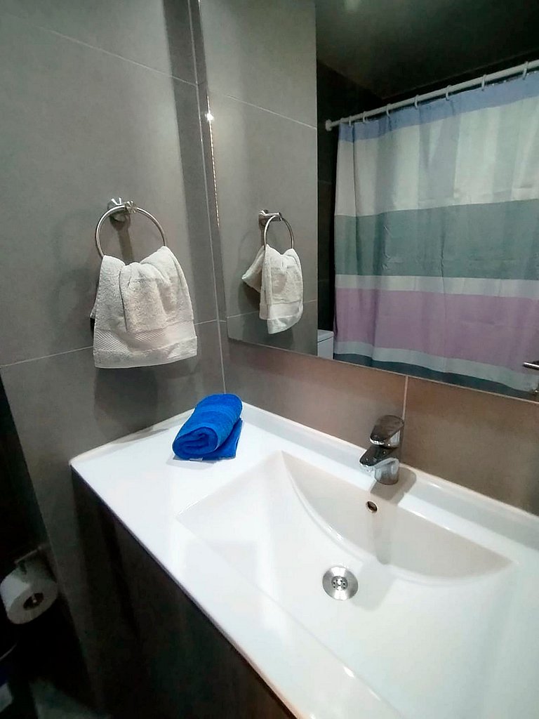 Smart Host Rentals- Estilo y espacio frente al mar