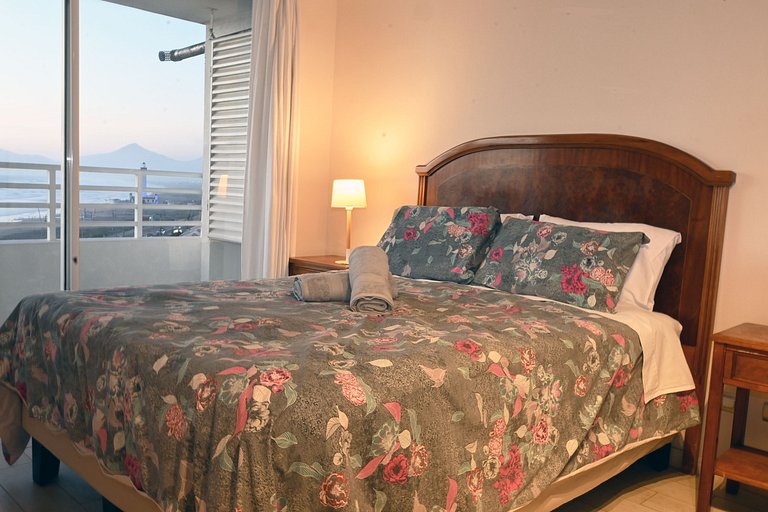 Smart Host Rentals - Style and Comfort by the Sea