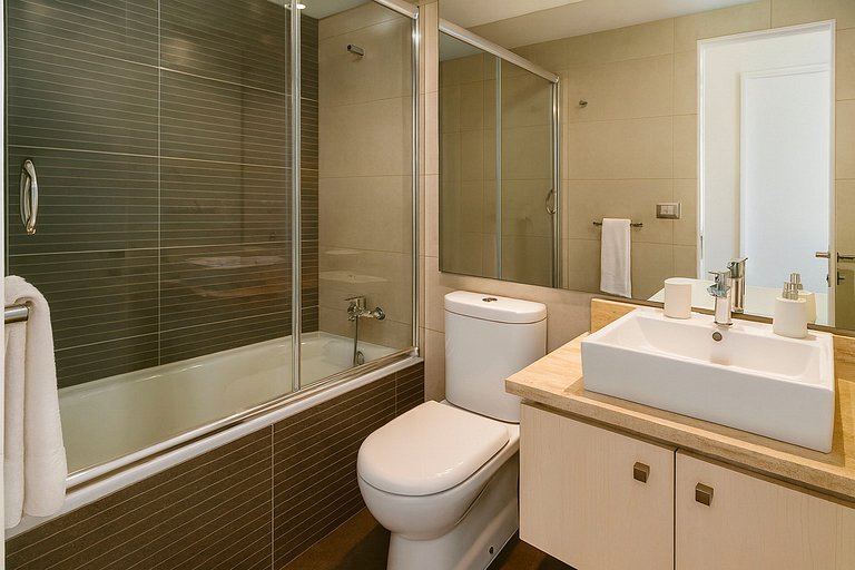 AQUA – Sea, Space, Views and Premium Amenities